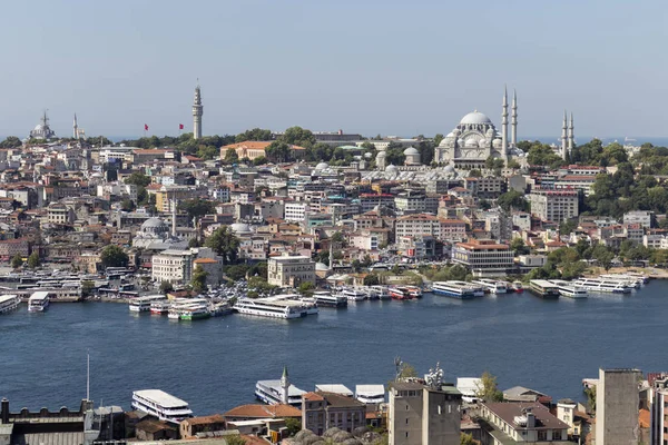 İstanbul, Türkiye - 27 Temmuz 2019: Galata Kulesinden İstanbul, Türkiye 'ye İnanılmaz Panorama