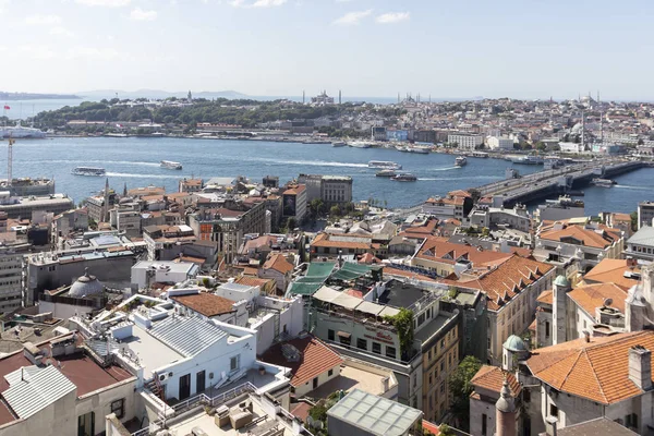 İstanbul, Türkiye - 27 Temmuz 2019: Galata Kulesinden İstanbul, Türkiye 'ye İnanılmaz Panorama