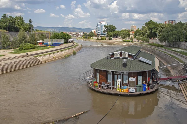 Staden Nis och floden Nisava, Serbien — Stockfoto