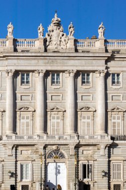 Madrid, İspanya 'daki kraliyet sarayının cephesi