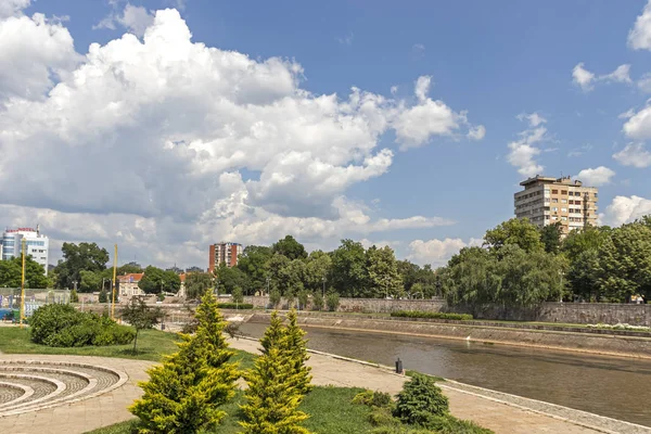 Cidade de Nis e rio Nisava, Sérvia — Fotografia de Stock