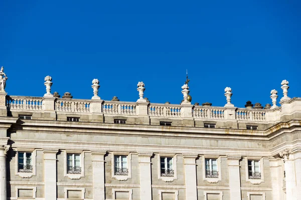 Fachada del Palacio Real en Madrid, España — Foto de Stock