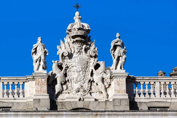 Fachada del Palacio Real en Madrid, España — Foto de Stock