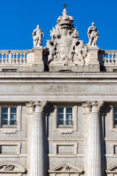 Fachada del Palacio Real en Madrid, España — Foto de Stock