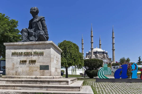 Monumento del arquitecto otomano Mimar Sinan en la ciudad de Edirne, Tu — Foto de Stock