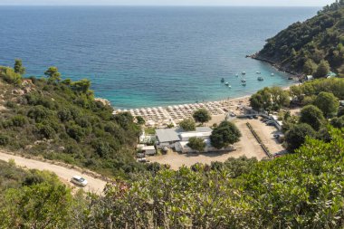 Yunanistan 'ın Sithonia yarımadasındaki Oneirou Beach Manassu