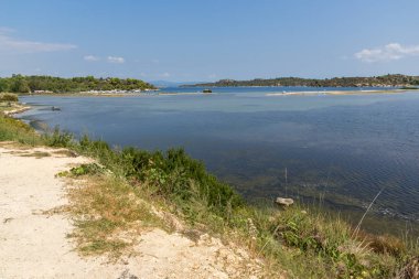 Yunanistan 'ın Sithonia yarımadasındaki Livari Beach Vourvourou