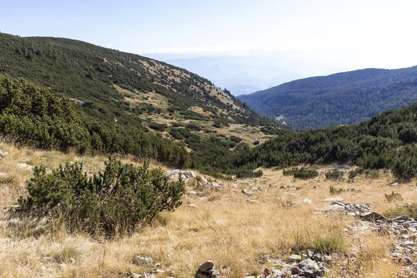 Paisaje alrededor del lago Popovo, Montaña Pirin, Bulgaria — Foto de Stock