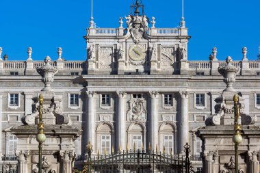 İspanya, Madrid 'deki Kraliyet Sarayı' nın mimari detayları.