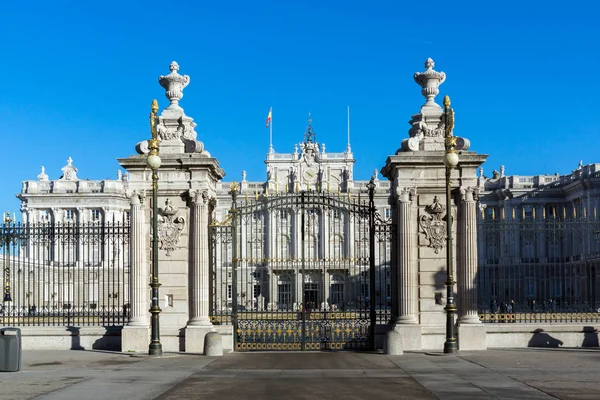 西班牙马德里皇家宫殿的建筑细节 — 图库照片