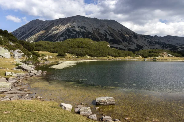 Lago Muratovo (Hvoynato) na Montanha Pirin, Bulgária — Fotografia de Stock