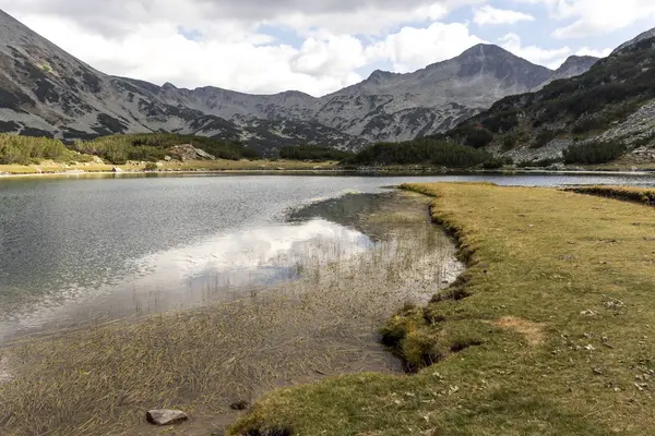 Lago Muratovo (Hvoynato) na Montanha Pirin, Bulgária — Fotografia de Stock