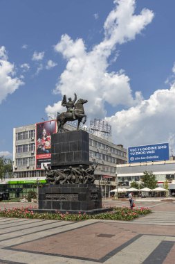 Nis şehrinin merkezi Nis 'in kurtarıcılarının anıtı.