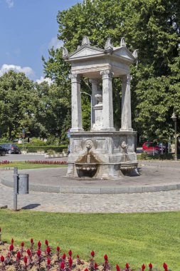 Niş şehir merkezinde Çeşme