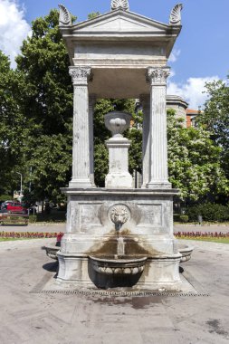 Niş şehir merkezinde Çeşme