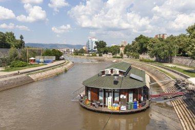 Nis ve Nisava Nehri 'nin panoramik manzarası