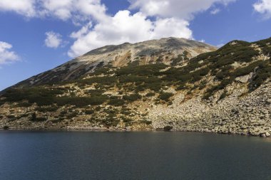 Bulgaristan 'ın Pirin Dağı' ndaki Banderitsa Gölü