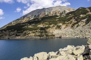 Bulgaristan 'ın Pirin Dağı' ndaki Banderitsa Gölü
