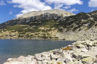 Bulgaristan 'ın Pirin Dağı' ndaki Banderitsa Gölü