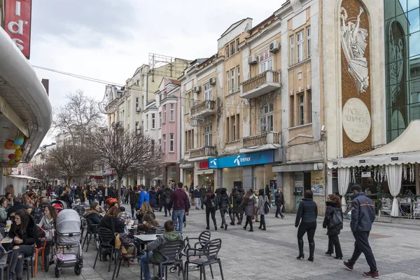 Centrální pěší ulice ve městě Plovdiv, Bulharsko — Stock fotografie