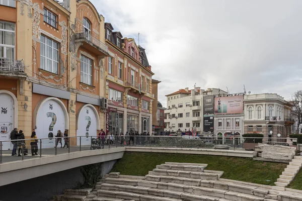 Central gågata i staden Plovdiv, Bulgarien — Stockfoto