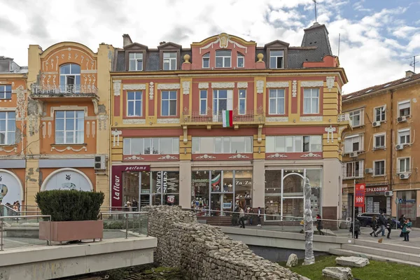 Rue piétonne centrale dans la ville de Plovdiv, Bulgarie — Photo