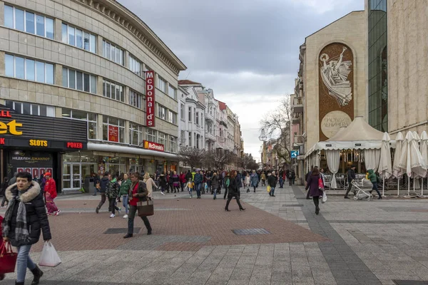 Centrale voetgangersstraat in Plovdiv, Bulgarije — Stockfoto