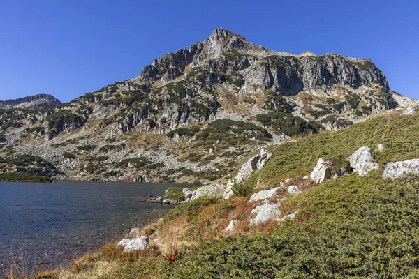 Pico Dzhangal cerca del lago Popovo, montaña Pirin, Bulgaria — Foto de Stock
