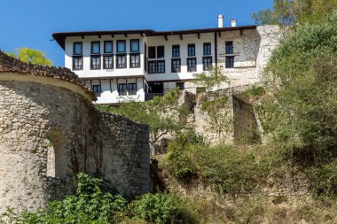 Bulgaristan 'ın Melnik kentinde sokak ve eski evler