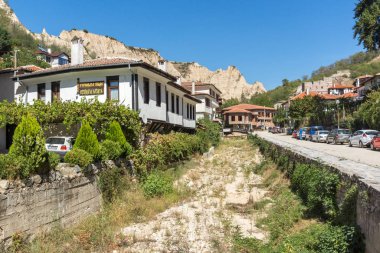 Bulgaristan 'ın Melnik kentinde sokak ve eski evler