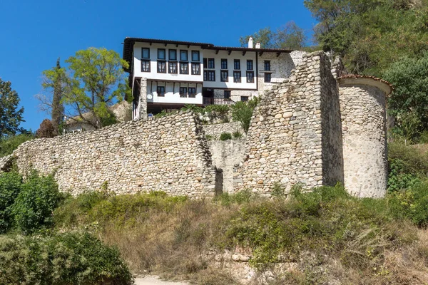 Bulgaristan 'ın Melnik kentinde sokak ve eski evler