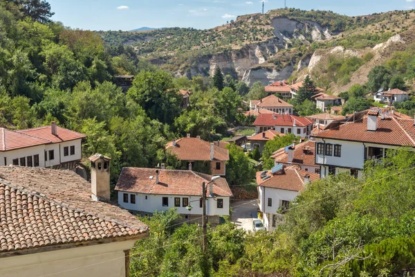 Utca és régi házak a város Melnik, Bulgária — Stock Fotó