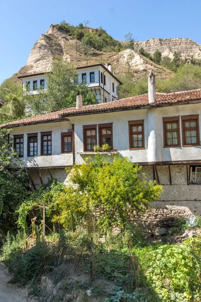 Rua e casas antigas na cidade de Melnik, Bulgária — Fotografia de Stock