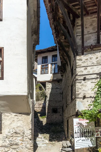 Rua e casas antigas na cidade de Melnik, Bulgária — Fotografia de Stock