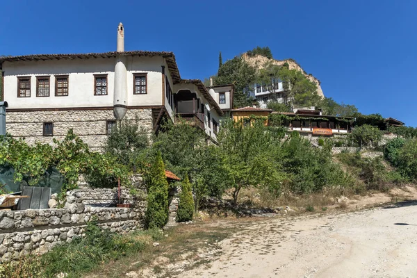 Rua e casas antigas na cidade de Melnik, Bulgária — Fotografia de Stock