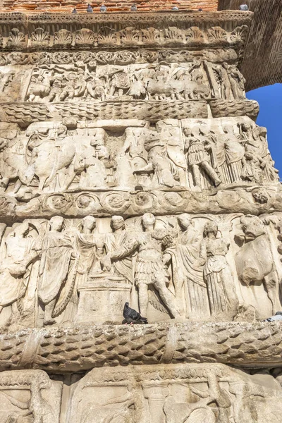 Yunanistan 'ın Selanik kentinde Antik Roma Galerius Kemeri