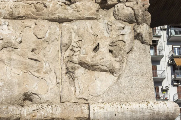 Древнеримская арка Галериев в Салониках, Греция — стоковое фото