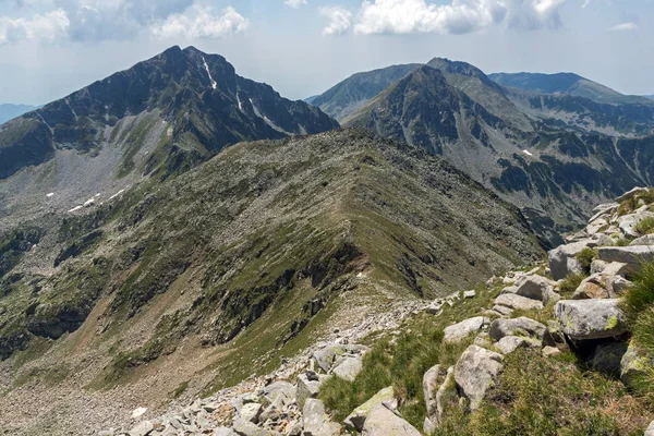 Stezka pro výstup na Kamenitsa Peak, Pirin Mountain, Bulharsko — Stock fotografie