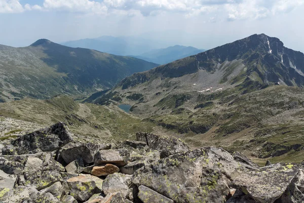 Krajina z Kamenitsa Peak, Pirin Mountain, Bulharsko — Stock fotografie
