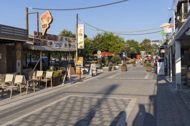Yunanistan 'ın Chalkidiki kentindeki Stavros kentinin ana yaya caddesi