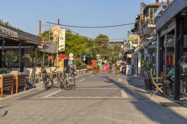 Yunanistan 'ın Chalkidiki kentindeki Stavros kentinin ana yaya caddesi