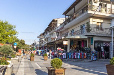 Yunanistan 'ın Chalkidiki kentindeki Stavros kentinin ana yaya caddesi