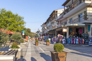 Yunanistan 'ın Chalkidiki kentindeki Stavros kentinin ana yaya caddesi
