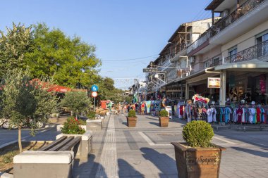 Yunanistan 'ın Chalkidiki kentindeki Stavros kentinin ana yaya caddesi