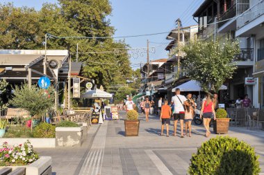 Yunanistan 'ın Chalkidiki kentindeki Stavros kentinin ana yaya caddesi