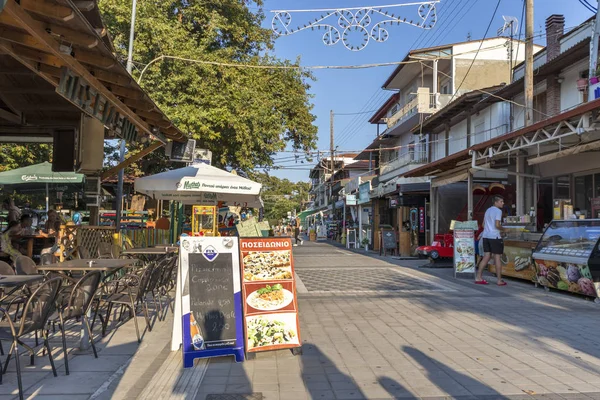 Calle peatonal principal de la ciudad de Stavros, Chalkidiki, Grecia —  Fotos de Stock