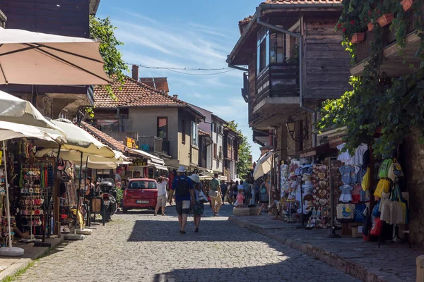 Typická ulice a budova ve starém městě Nessebar, Bulharsko — Stock fotografie