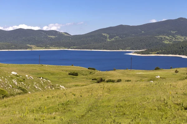 Panorama del Belmeken Reservoir, montagna di Rila, Bulgaria — Foto Stock