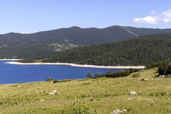 Panorama of Belmeken Reservoir, Rila mountain, Bulgaria — Stock Photo, Image