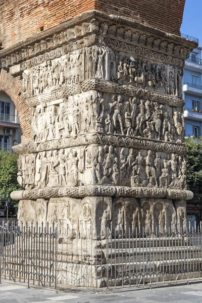 Oude Romeinse boog van Galerius in Thessaloniki, Griekenland — Stockfoto